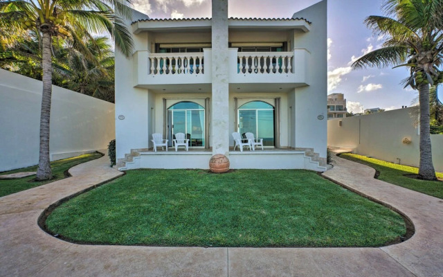 Oceanfront Isla Mujeres Estate w/ Infinity Pool!