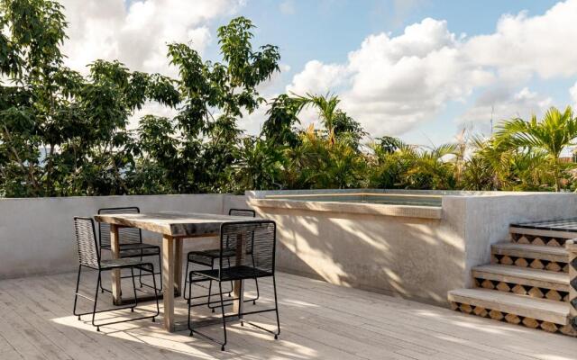 407 Stunning penthouse apartment for 2