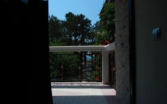 Guesthouse "Earth Center"