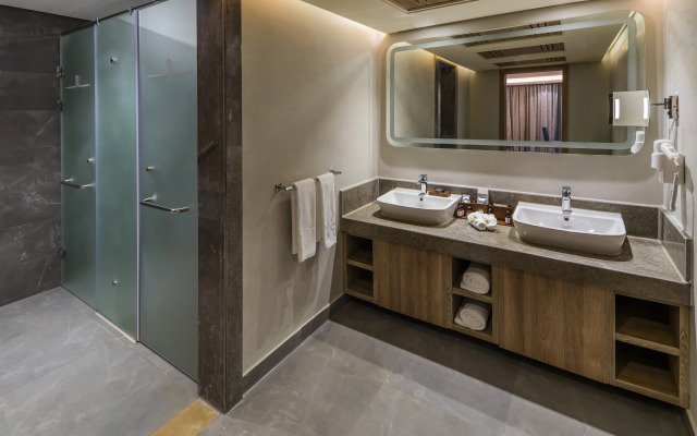 Rixos Premium Magawish Suites and Villas