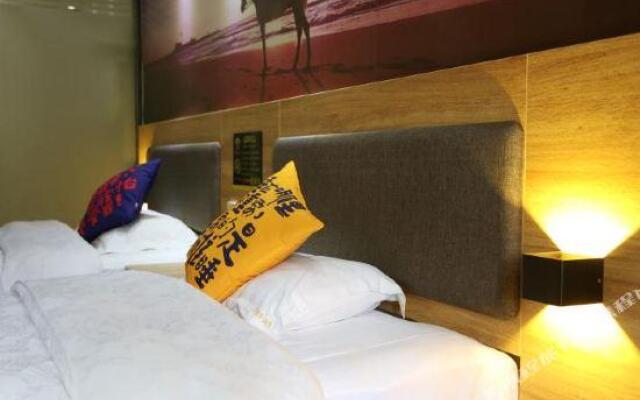 Junyi Hotel(Anqing Susong County Bus station of Fuyu Town)