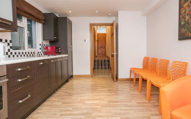 2 Bedroom Apartment In Fulham