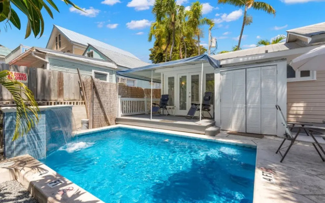 Poolside Paradise by Brightwild Heated Pool