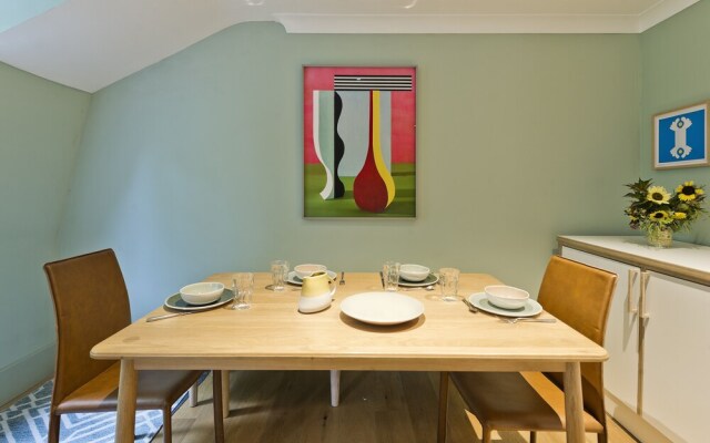 Stunning Bayswater Apartment Near Hyde Park by Underthedoormat