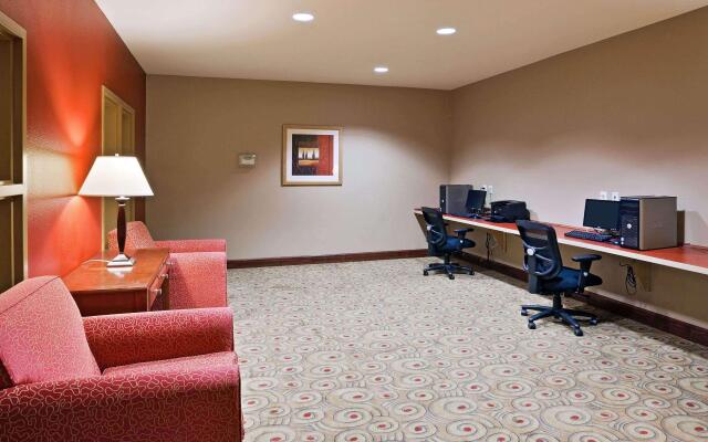 La Quinta Inn And Suites Olathe