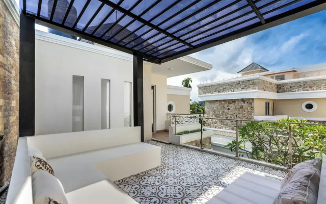 Private Pool Villa Arsy by Orivista