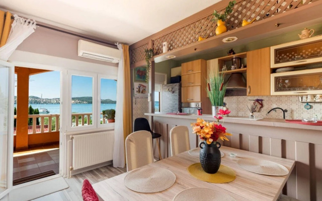 Luxury Seget Donji Apartments With Terrace and Sea View