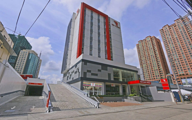 Red Planet Makati Amorsolo