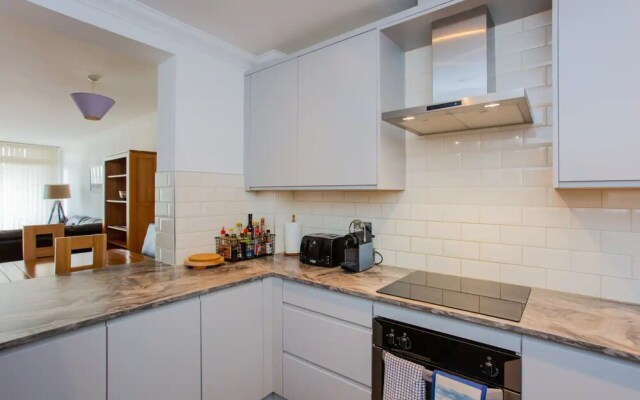 Bright 2 Bedroom Apartment in Islington