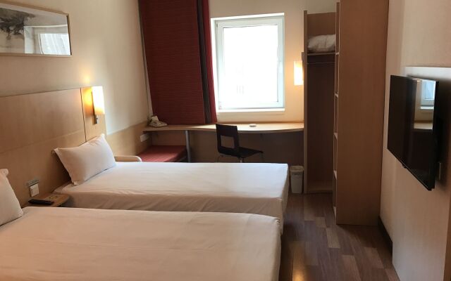 Ibis Dalian Zhongshan Square Hotel