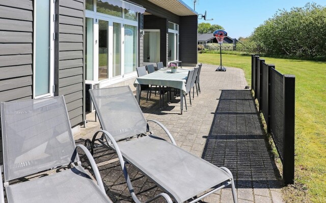 Pretty Holiday Home in Hadsund With Roofed Terrace