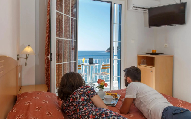 Hotel Tolo
