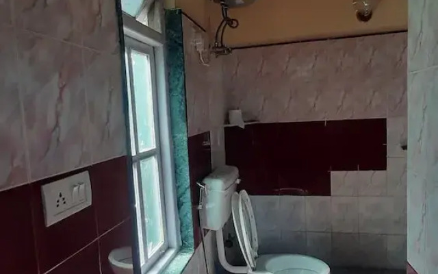 Ronglyang Lotus Villa Homestay (Near MG Road)