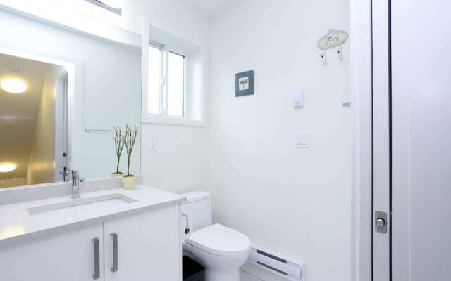 Tasteful 2 Bedroom Suite near Marine Gateway by Elevate Rooms