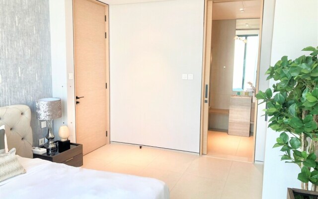 2BR Luxury Apartment at the Address Beach Residence