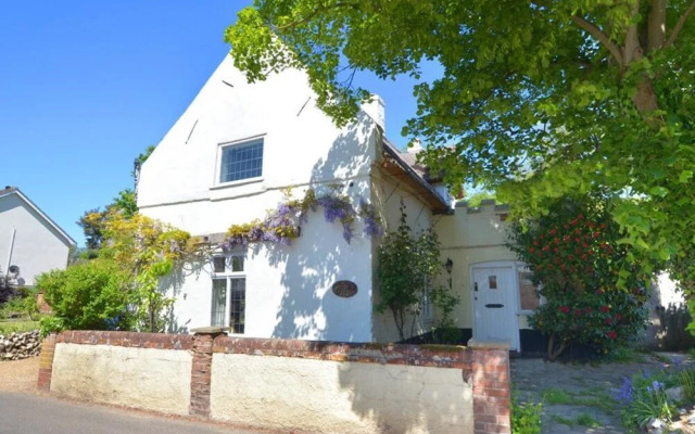 Pleasant holiday home in Horning with pond