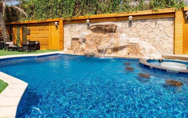 Cheerful 5-Bedroom Villa with Pool