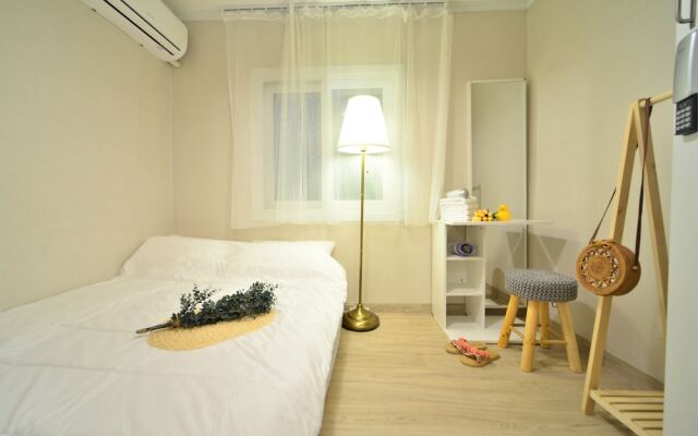 Season Helloworld House - Hostel