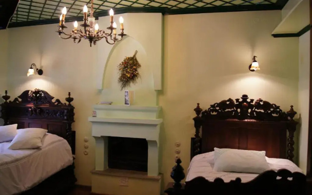 B&B Ta Xelidonakia