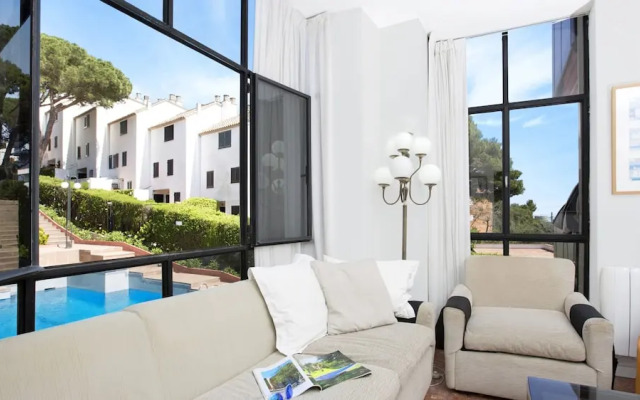 Pineda in Llafranc With 4 Bedrooms and 2 Bathrooms