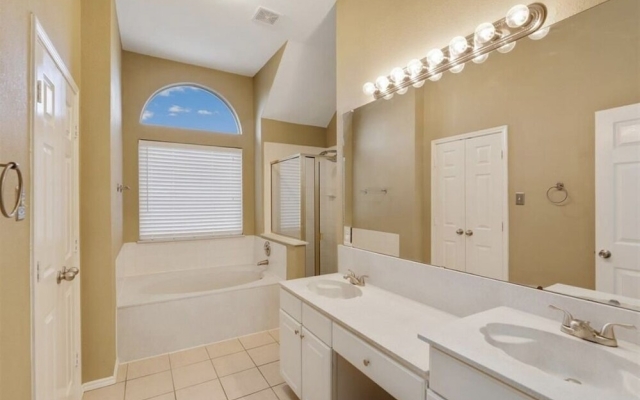 Private House in Plano with Pool