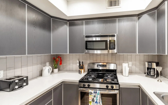 East West Comfort: Hollywood Walk Of Fame Apartments