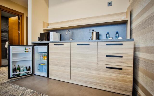 Амери Плаза