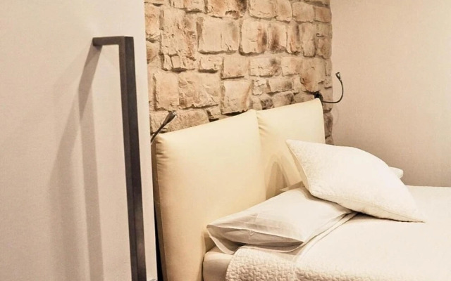 Olivia Rooms Teocrito