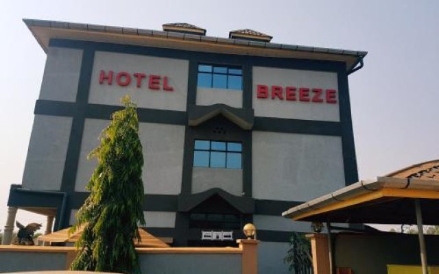 The Duke of Breeze Hotel