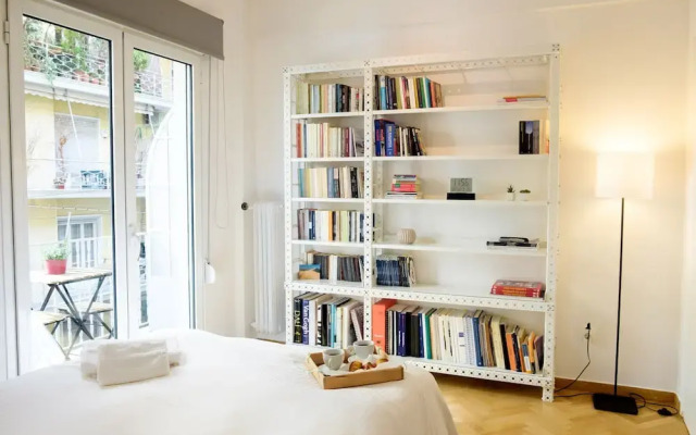 White n Bright Studio Apt