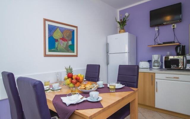 Stunning Home in Ravni With Wifi and 2 Bedrooms