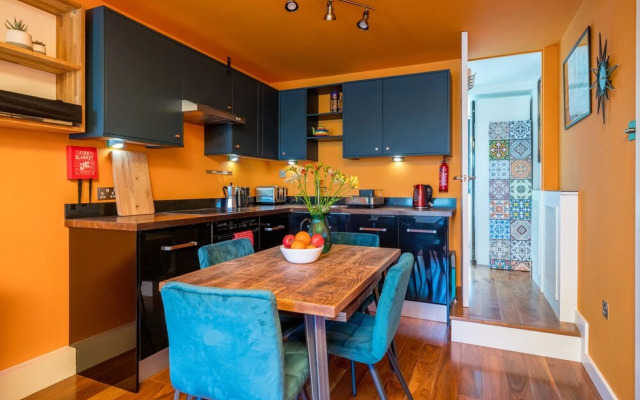 Altido 2-Bed Flat W/ Thames View