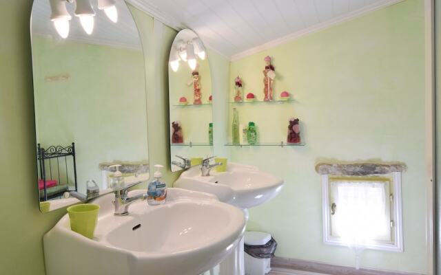 Characteristic Appartement With Swimming Pool, Completely Renovated