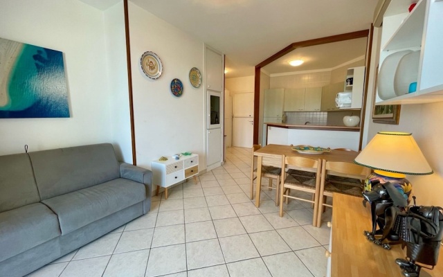 Bright Apartment With Shared Pool