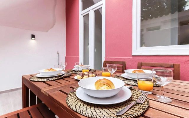 Vita Portucale ! Lisbon Design Apartment with Terrace
