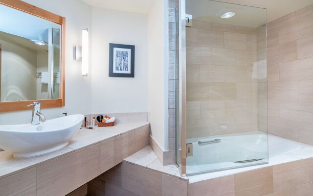 Ice House Suites and Condominiums