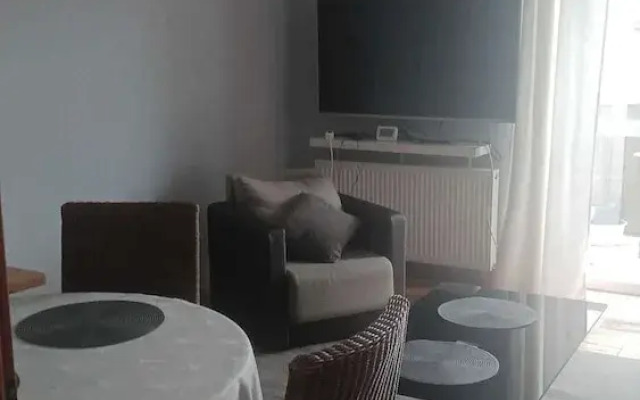 Rumia - Apartment - Sleeps 8 - Parking - Seaside