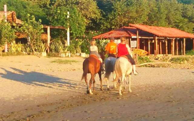 Playa Hermosa Ecolodge