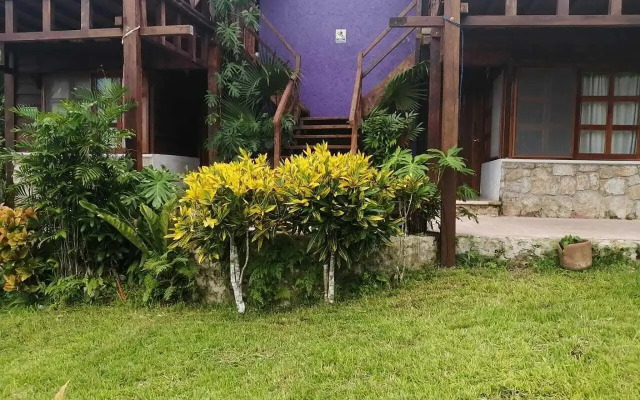 Cabanas k'iin Yéetel Há Bacalar