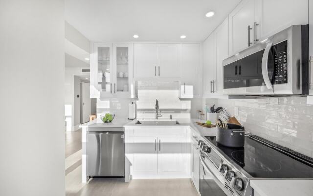 Beachfront Condo With Panoramic Ocean Views and Pool