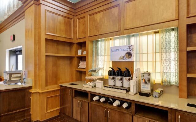 Holiday Inn Express Hotel & Suites Warwick-Providence (Arpt) by IHG