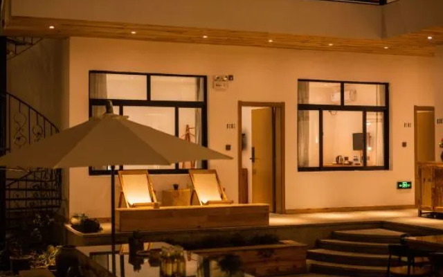 Dali Erhai Lake · Lake Residence Time Seaview Inn
