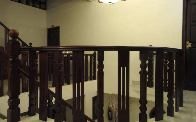 Oak Wood Inn Kandy Hotel