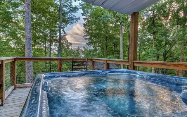 Bear View Chalet Three Bedroom Cabin