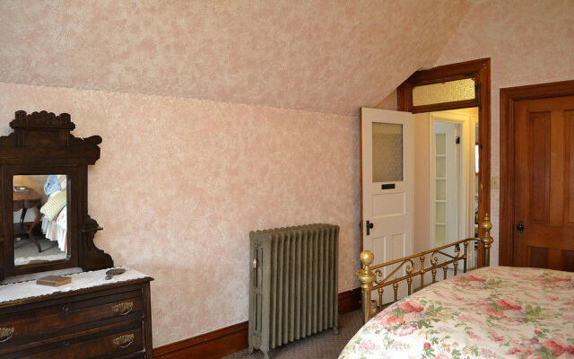 The Grand Anne Bed & Breakfast