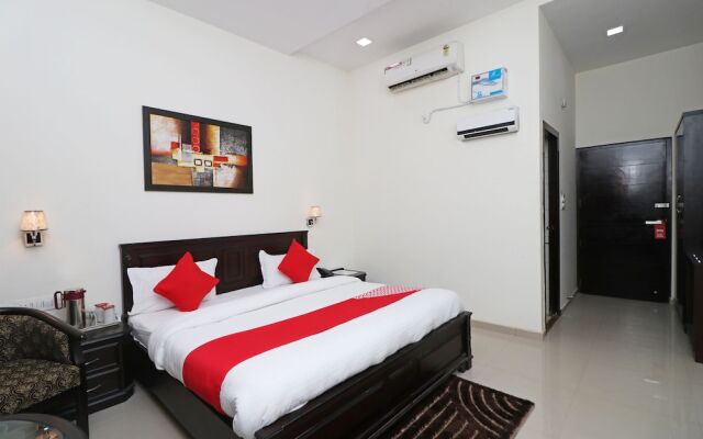 Nhu Phuc Hotel by OYO Rooms