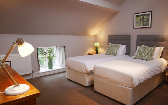 Bear and Ragged Staff