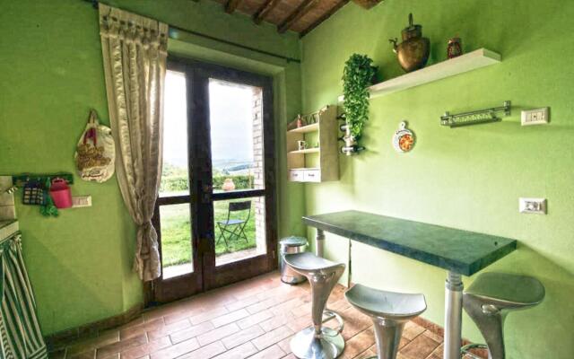 Wonderful house with hot tube and infinite view on Chianti 5 min drive form Siena-Cozy house