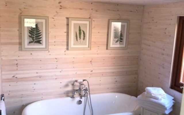 Shepherd's Hut - Walled Gardens, Llandenny