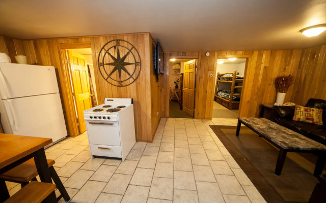 Log Cabin Lodge & Suites